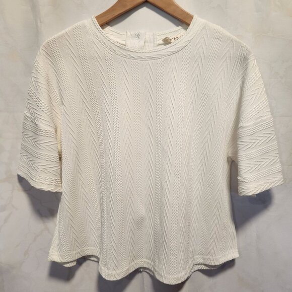 Button-Back Casual Blouse Women's S White‎ Short Sleeve Raised Texture Crew Neck - Picture 1 of 9
